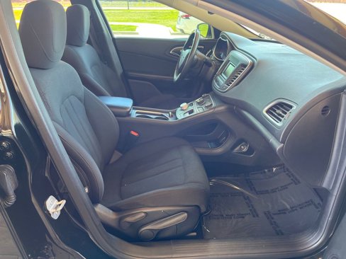 Used 2015 Chrysler 200 Limited w/ Convenience Group image 18