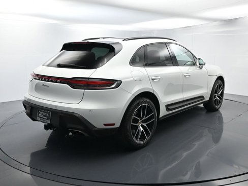 Certified 2025 Porsche Macan image 14