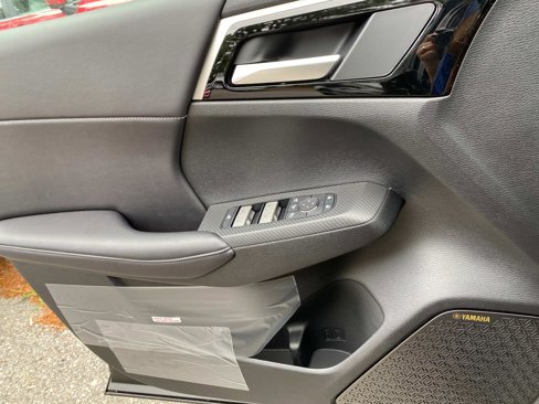 New 2025 Mitsubishi Outlander SE image 17