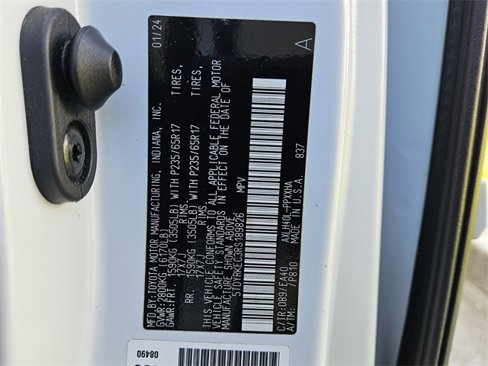Used 2024 Toyota Sienna XLE image 21