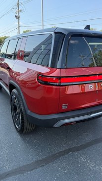 Used 2025 Rivian R1S Adventure image 8