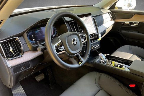 Certified 2025 Volvo XC90 B6 Plus w/ Protection Package Premier image 13