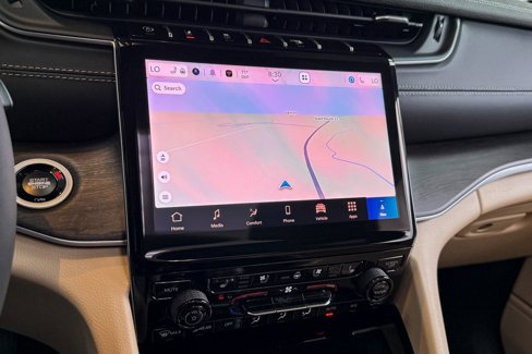 New 2025 Jeep Grand Cherokee L Limited w/ Luxury Tech Group II image 17