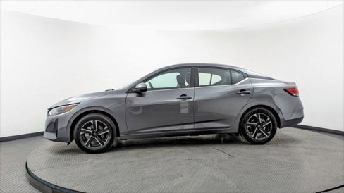 Used 2025 Nissan Sentra SV image 3