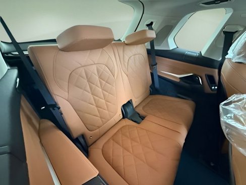 Used 2026 BMW X7 xDrive40i w/ Premium Package image 29
