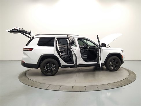 Used 2025 Jeep Grand Cherokee L Limited w/ Luxury Tech Group II image 16