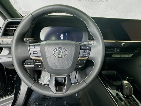 Used 2025 Toyota Crown Signia image 15
