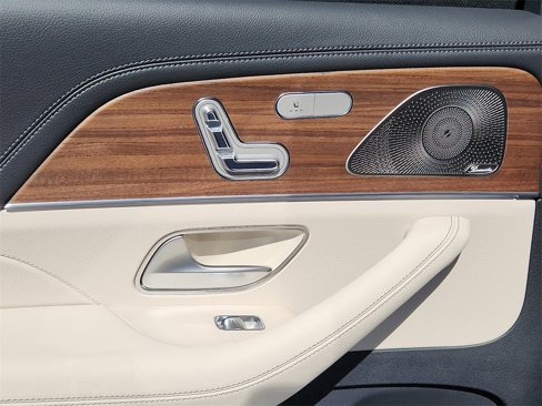 New 2026 Mercedes-Benz GLS 450 4MATIC image 15