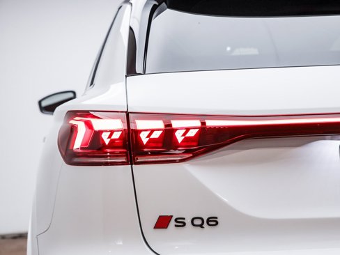 New 2025 Audi SQ6 e-tron Prestige image 11