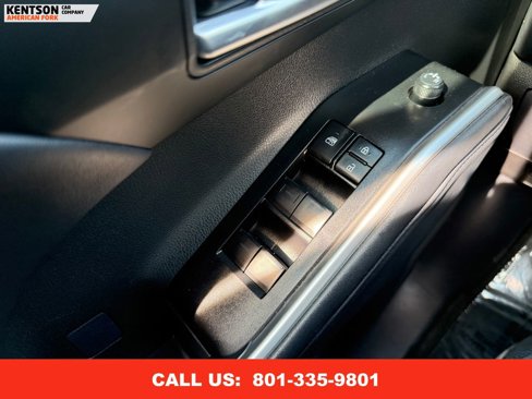 Used 2025 Toyota Highlander XLE image 24