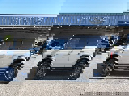 New 2025 Ford Bronco Badlands image 2