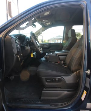 Used 2022 Chevrolet Silverado 2500 Custom w/ Custom Value Package image 8