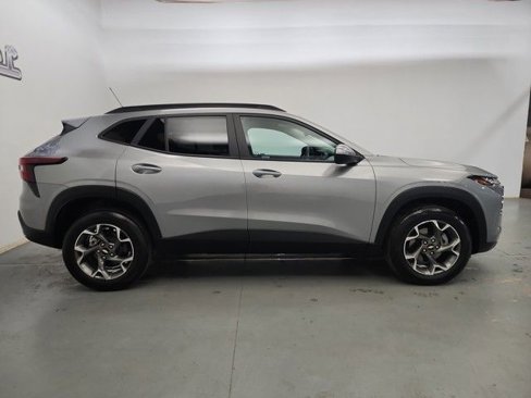 Used 2024 Chevrolet Trax LT image 11