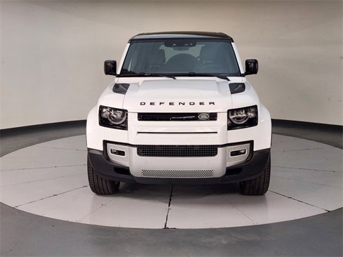 New 2024 Land Rover Defender 110 SE image 9