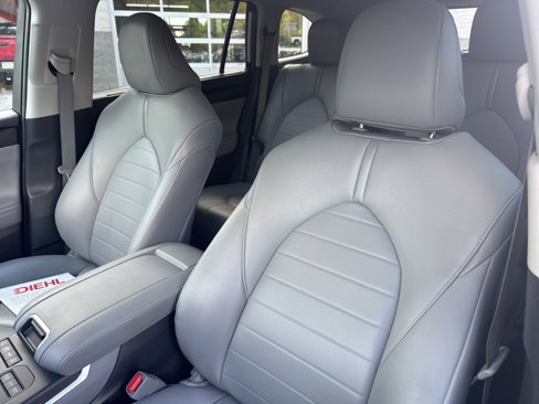 Used 2021 Toyota Highlander XLE image 19