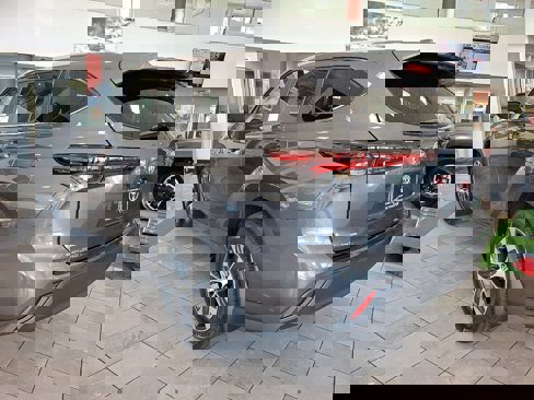 New 2025 Toyota Highlander XLE image 3