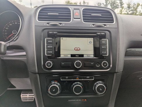 Used 2011 Volkswagen Golf 4-Door image 26