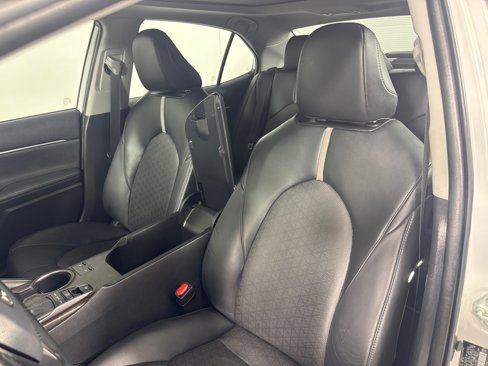 Used 2023 Toyota Camry XSE image 14