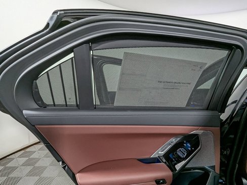 New 2026 BMW 750e xDrive w/ Premium Package image 33