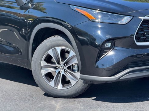 Certified 2024 Toyota Highlander XLE image 4