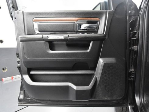Used 2016 RAM 1500 Laramie w/ Convenience Group image 18