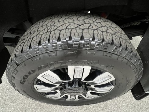 Used 2024 GMC Sierra 3500 Denali w/ Technology Package image 19