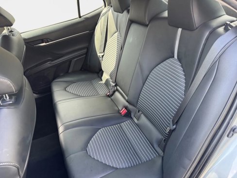 Used 2021 Toyota Camry SE image 11