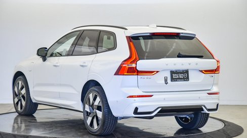 Certified 2025 Volvo XC60 T8 Plus w/ Protection Package Premier image 2