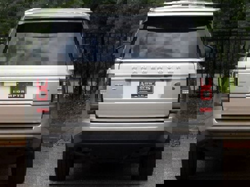 Used 2016 Land Rover Range Rover HSE image 4