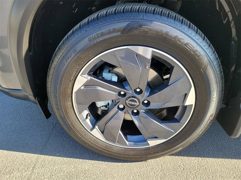 Certified 2025 Nissan Rogue SV image 26