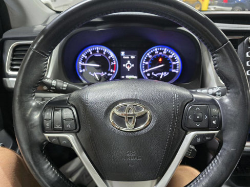 Used 2018 Toyota Highlander AWD V6 image 46