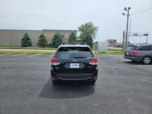 Used 2020 Subaru Forester Premium image 11