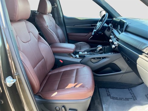 Used 2023 Kia Telluride EX w/ EX Captain's Chair Package image 32