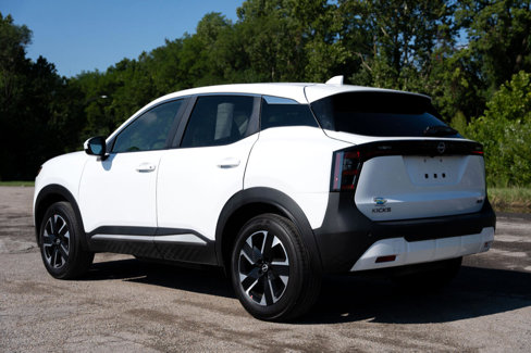 Used 2025 Nissan Kicks SV image 4