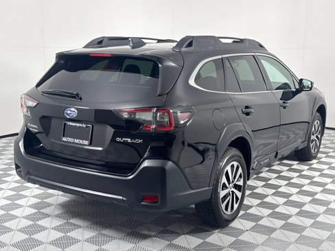 Used 2023 Subaru Outback Premium image 5