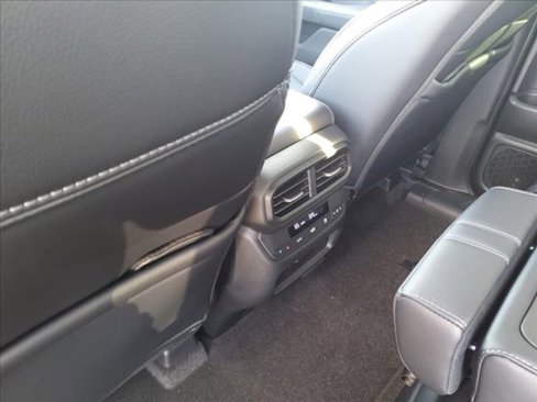 Used 2025 Honda Pilot EX-L image 10