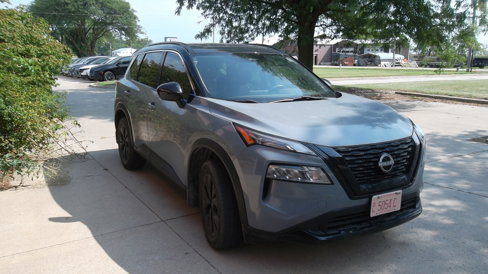 Used 2023 Nissan Rogue SV w/ SV Premium B Package image 3