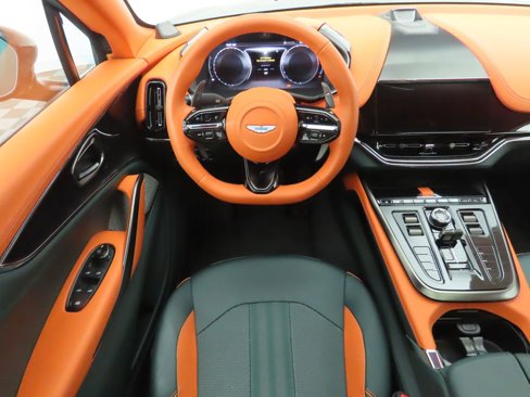 Used 2025 Aston Martin DBX 707 image 10