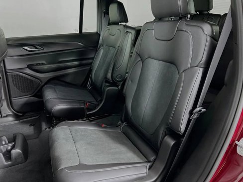 New 2025 Jeep Grand Cherokee L Altitude image 25