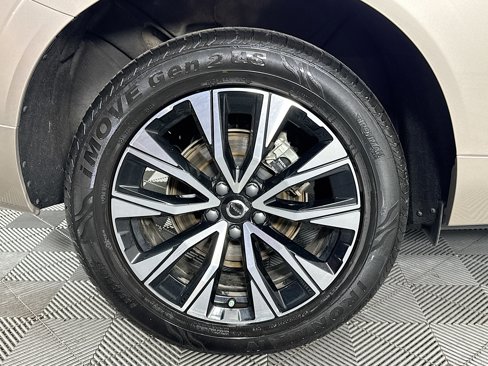 Used 2025 Volvo XC60 B5 Plus image 32