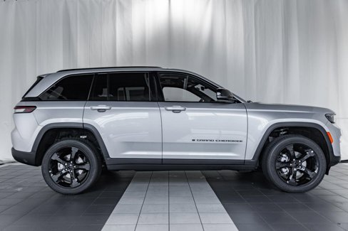 New 2025 Jeep Grand Cherokee Altitude image 3