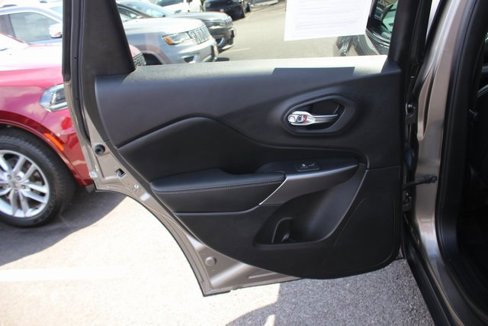 Used 2021 Jeep Cherokee Limited image 21