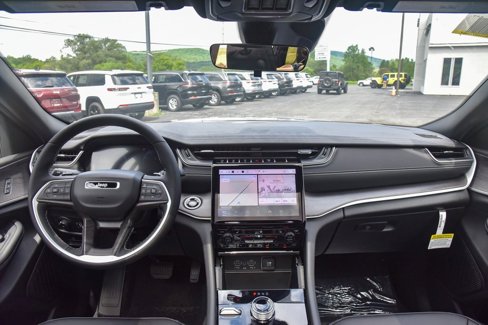 New 2025 Jeep Grand Cherokee L Limited image 19