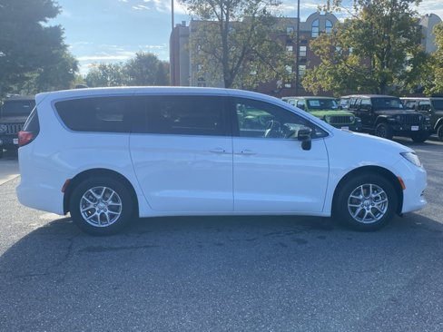 New 2026 Chrysler Voyager LX image 9