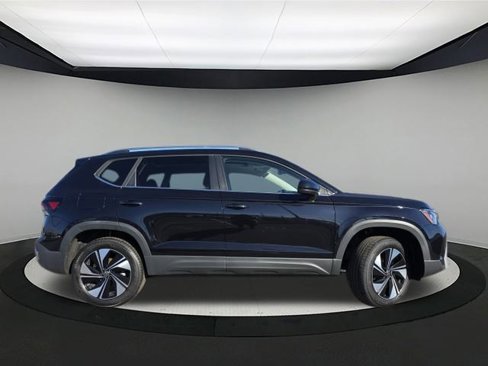 New 2025 Volkswagen Taos SE image 8