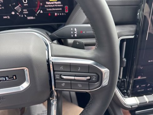 Used 2025 GMC Yukon XL Denali image 24