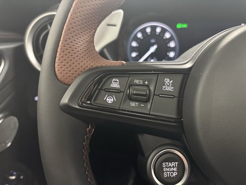 New 2025 Alfa Romeo Giulia AWD w/ Driving Assist Package image 24