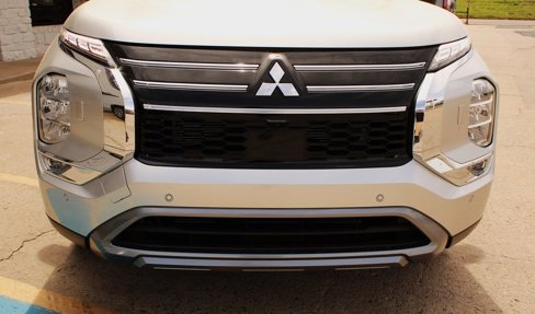 New 2025 Mitsubishi Outlander SE image 2