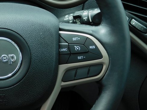 Used 2017 Jeep Cherokee Limited image 16