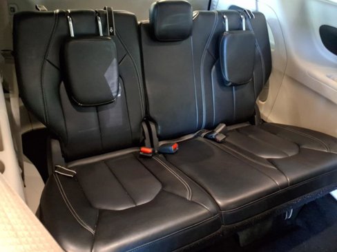 Used 2023 Chrysler Pacifica Touring-L image 11